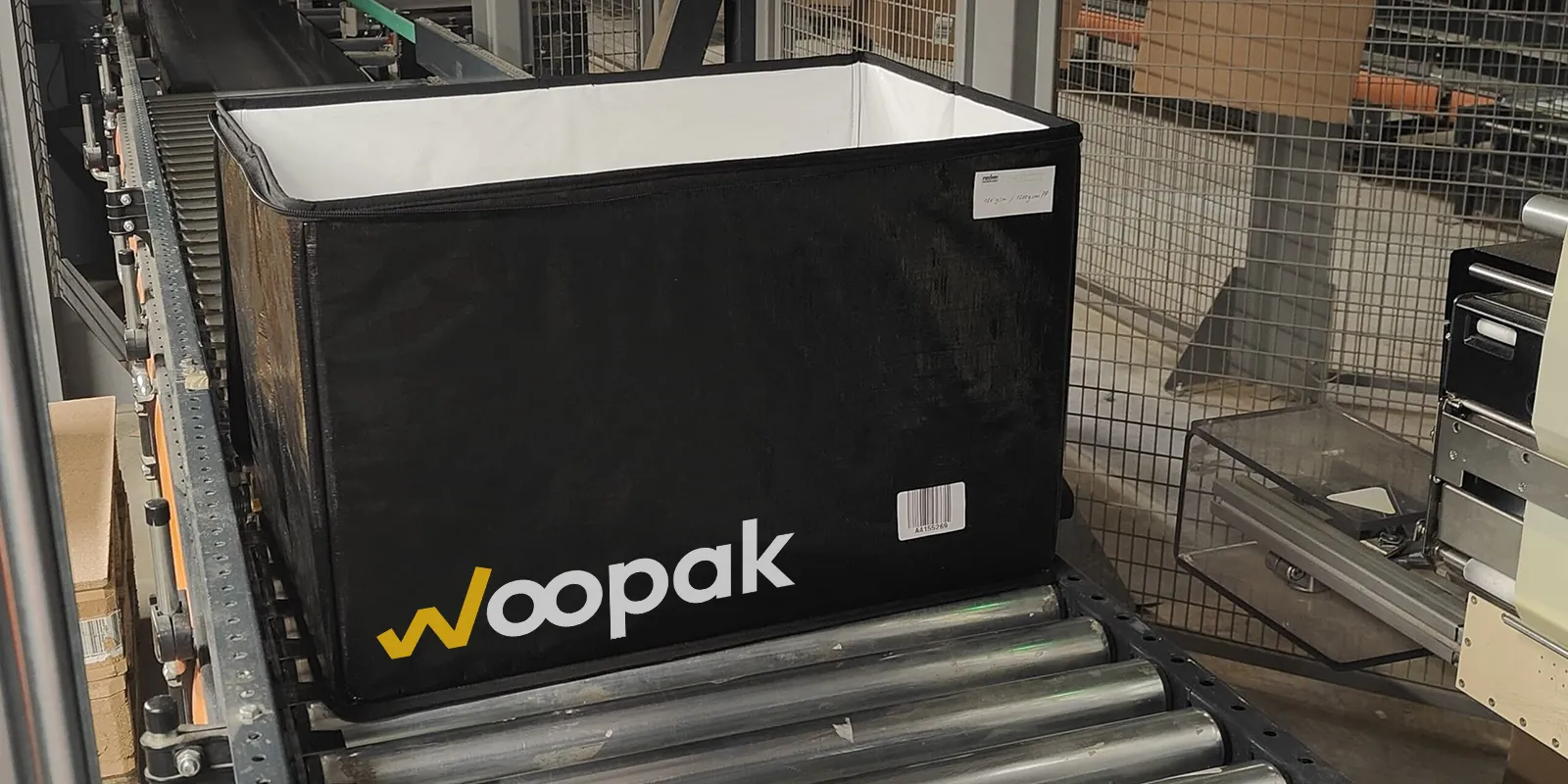boite réutilisable pour remplacer le carton sur un convoyeur en entrepôt