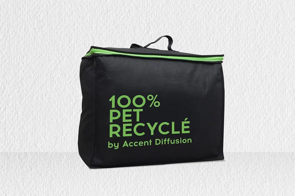 100 pourcent recyclé PET 

